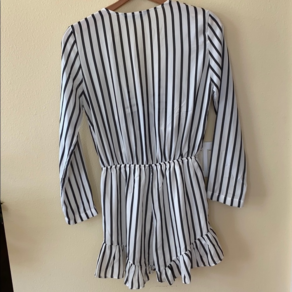 Lookbook Store romper - Picture 2 of 6